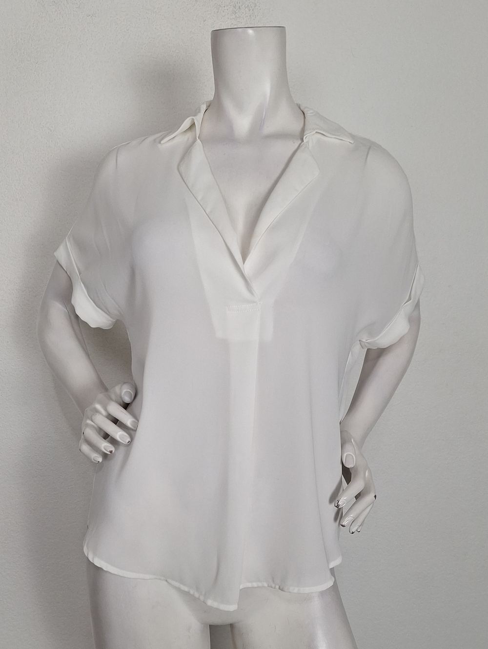 All in Favor White V-Neck Collared Office Siren Careerwear Hi Low Blouse Size XS